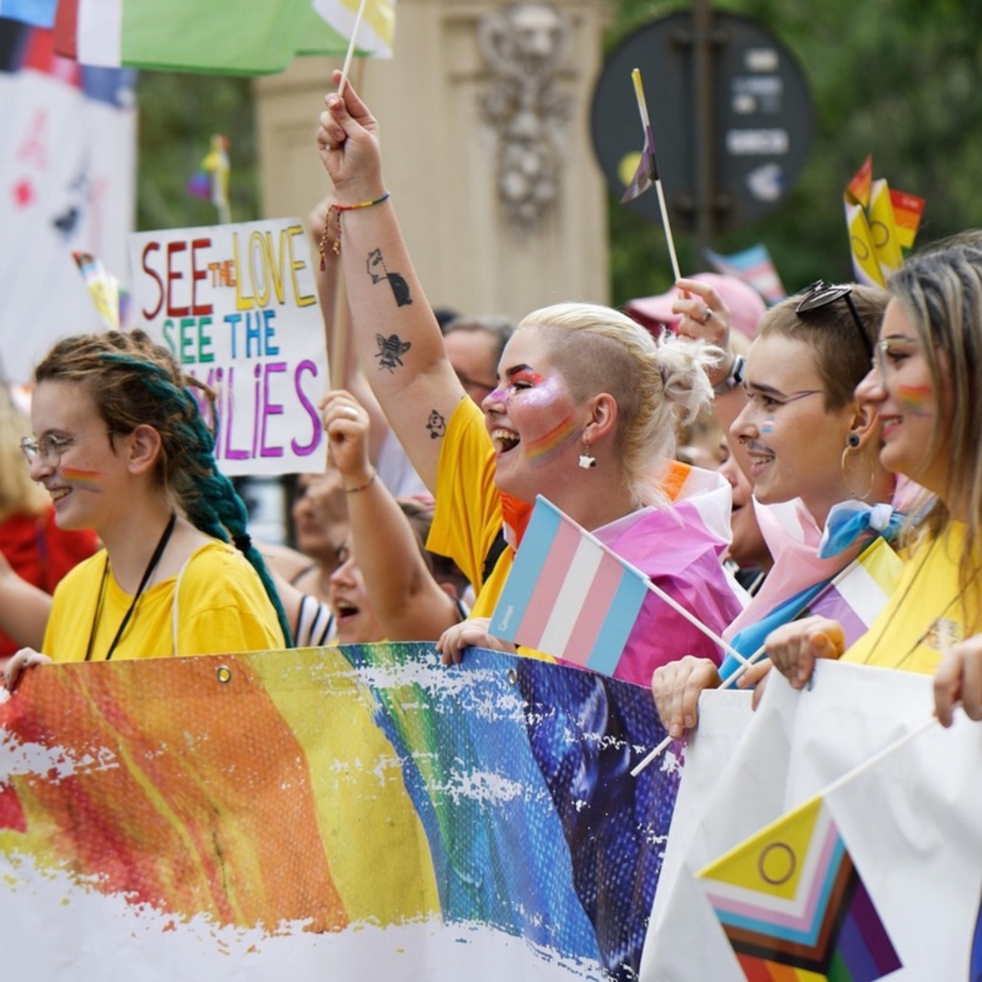 AFD-Parteiverbot wird realistisch | Klimafreundliche Wirtschaft | App Yumkin | NABU-Kampagne| Pride-Briefmarken