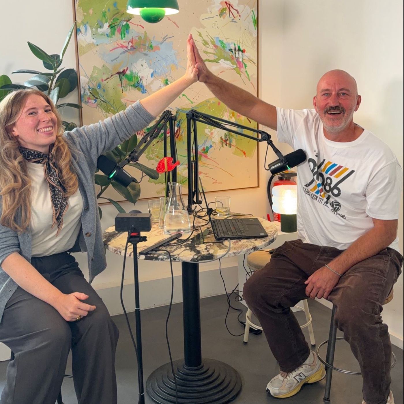 Stuhlfrei – Aylin Graalmann nimmt Platz | AYA Art: Von Innenarchitektur zu Kunst, Instagram & Summer Games