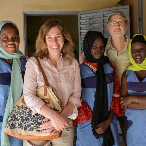 Senegal II - Fröhliche Frauen und Mönche mit Stegharfen