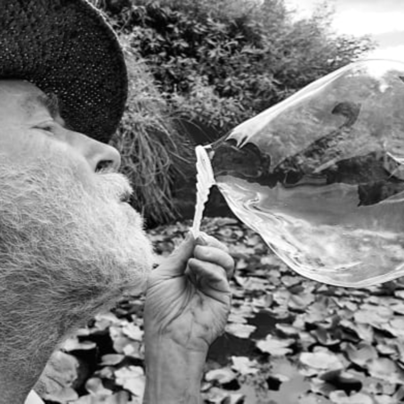 Die Weisheit des Herrn Parkinson. - Der gefeierte Schauspieler Justus Neumann setzt sich in seinem letzten Theaterstück mit seiner Parkinson-Erkrankung auseinander.