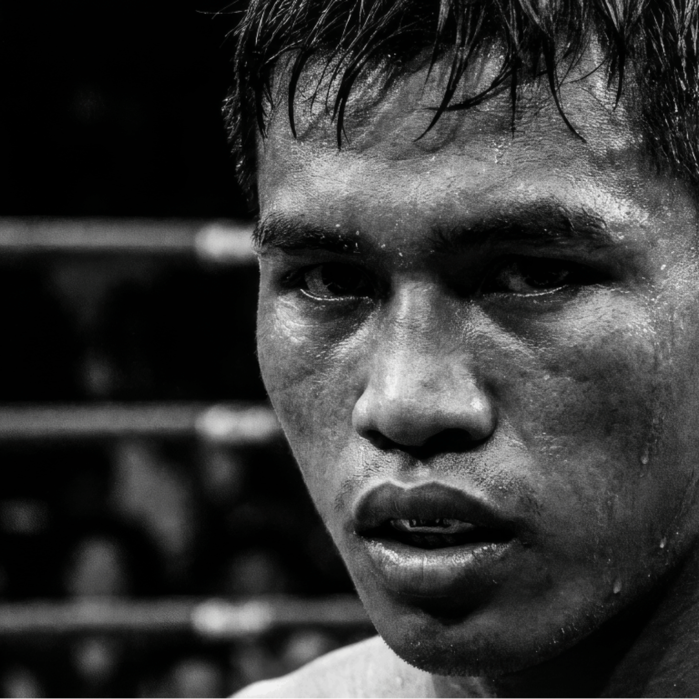 Sai Ta — wie Saenchai gegen einen größeren Gegner Druck macht, ohne getroffen zu werden