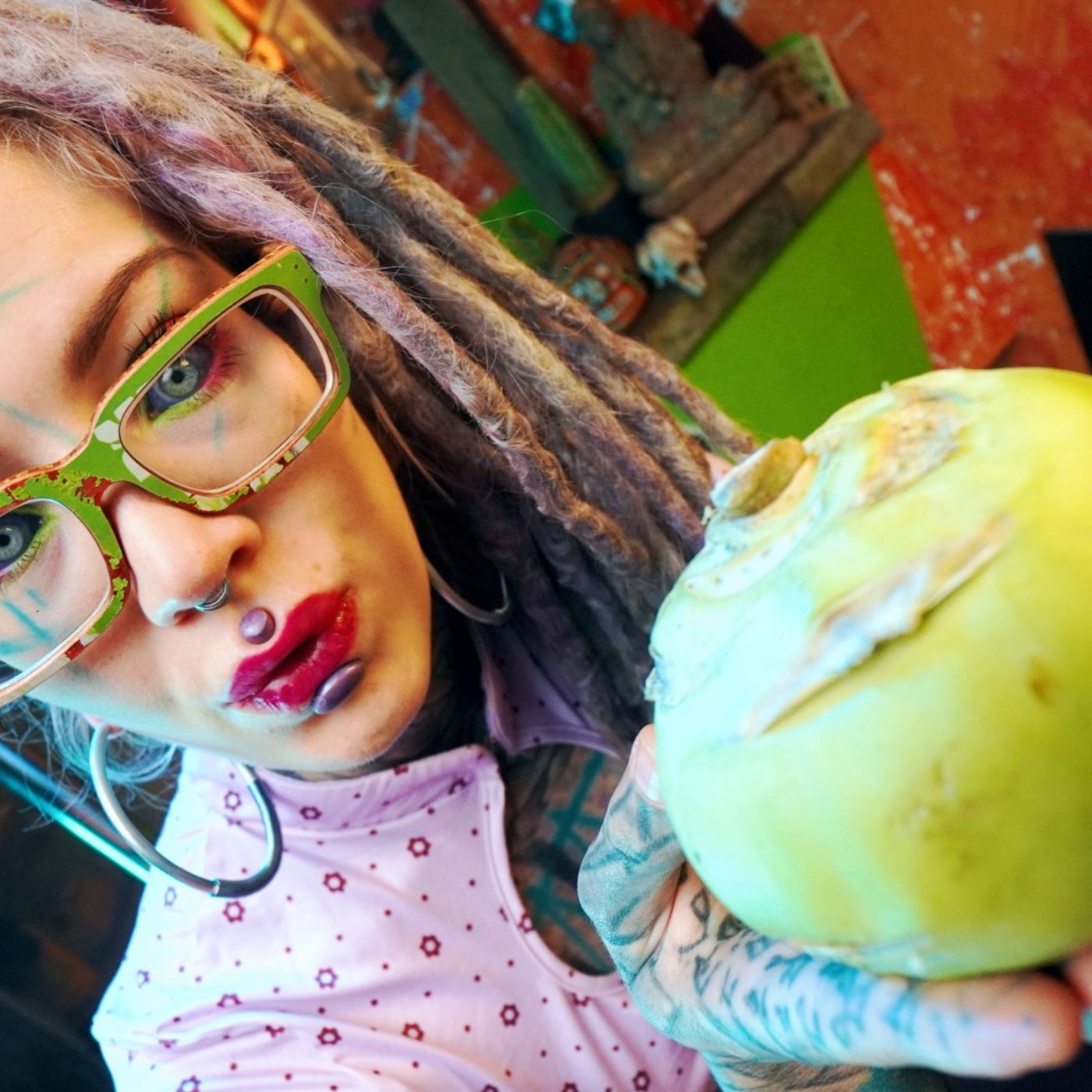 Anuskatzz Eat kohlrabi ASMR - food sounds (mukbang)