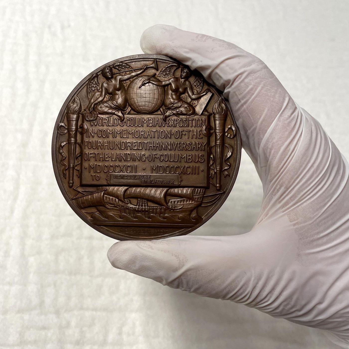 #28 Die Dinge der Herzog August Bibliothek: Eine Medaille aus Chicago