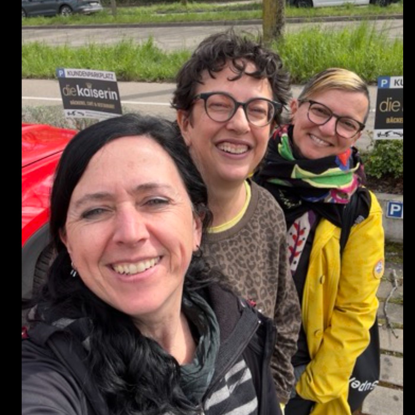 #91 Teamspirit trotz Distanz – Wie Zusammenarbeit wirklich gelingt • Der MUTivations Podcast mit Katja & Lena 